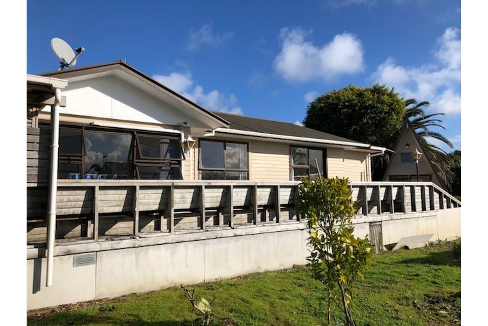 For rent Te Atatu Peninsula 3 Bedrooms + 2 Bathrooms