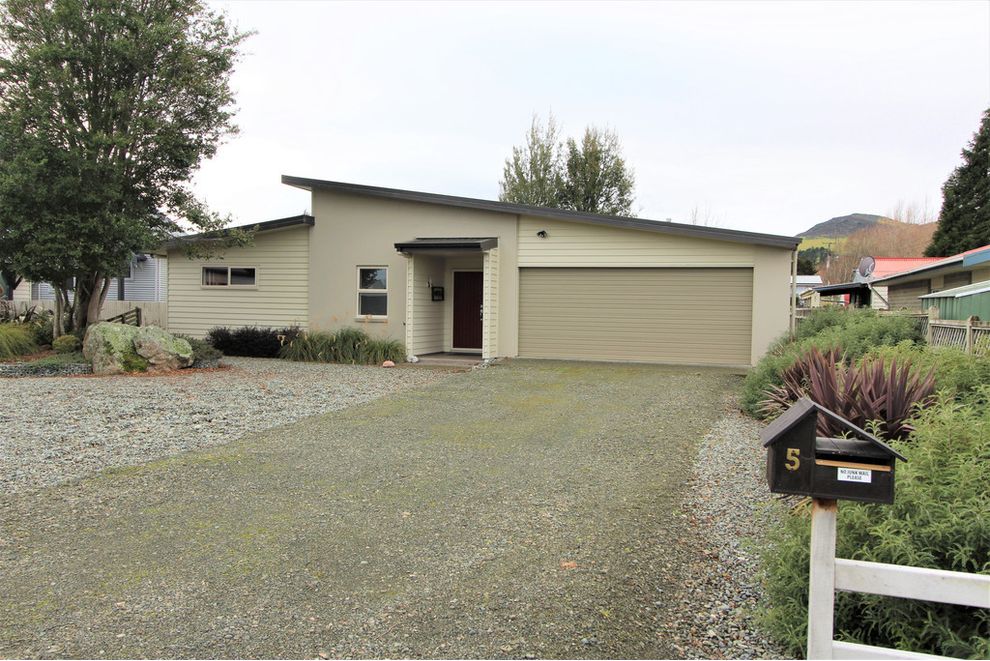 For sale 5 Meadow Street, Lumsden realestate.co.nz
