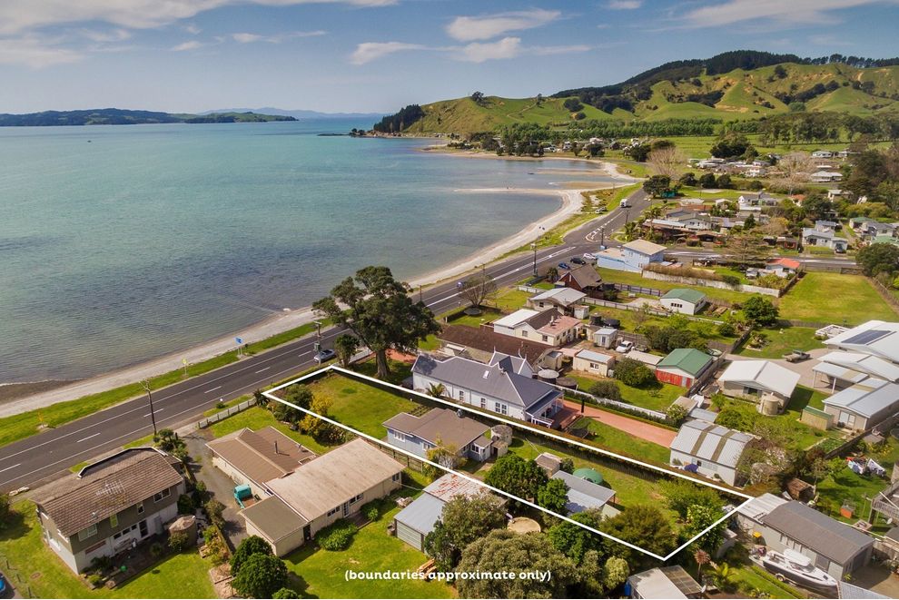 For sale 1541 ClevedonKawakawa Road, Kawakawa Bay realestate.co.nz