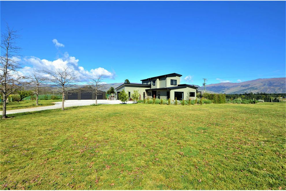 For sale . Cornish Point Road, Cairnmuir, Bannockburn