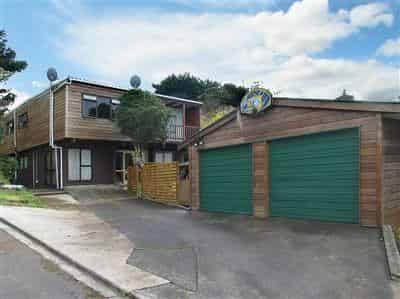 3 Tree Top Lane, Paparangi