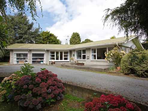 84 Stanleys Road, Harewood