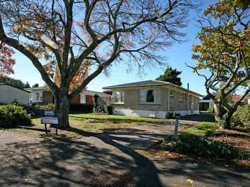 16 Fenwick Crescent, Hillcrest