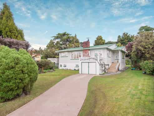 30 Tane Road, Laingholm