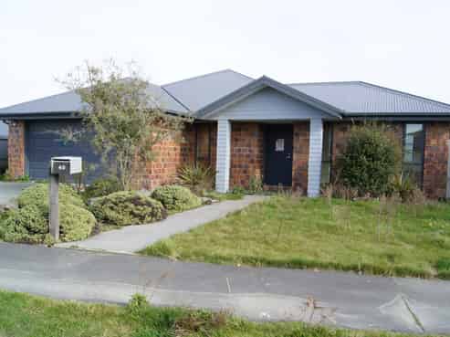 8 Beacon Street, Brooklands