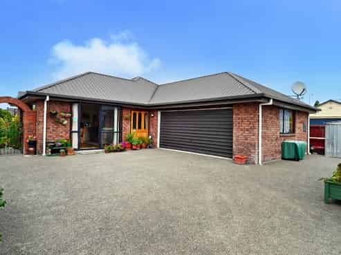 2/8 Fovant Street, Russley