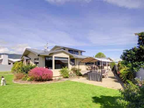 9 Lucy Murcott Place, Stoke
