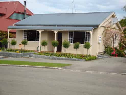 2 Maltby Avenue, West End