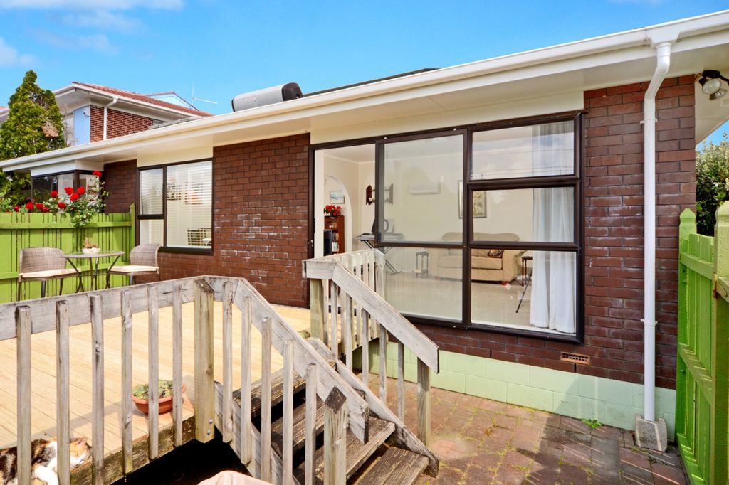 Property value 123A Chivalry Road, Glenfield realestate.co.nz