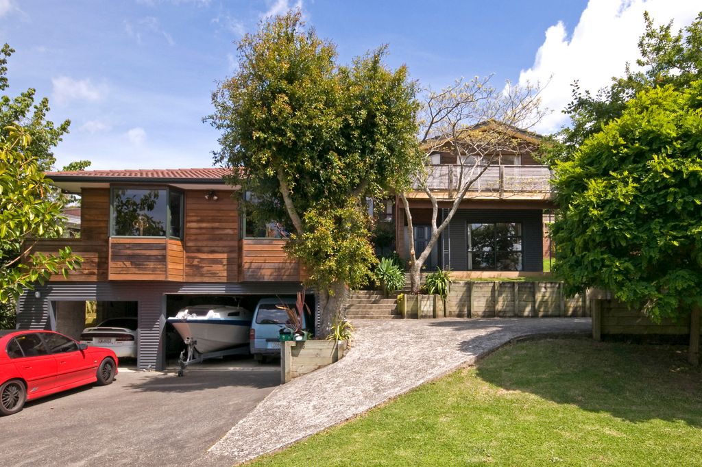 Property value 35 Castleton Drive, Howick realestate.co.nz