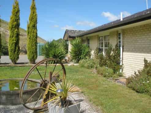 2390 Middle Road, Poukawa