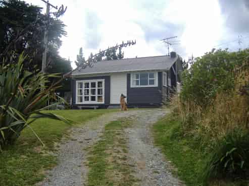 729 Panikau Road, Pouawa