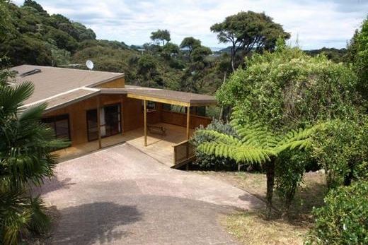 For rent XXX-Large Family Home in Ostend - realestate.co.nz