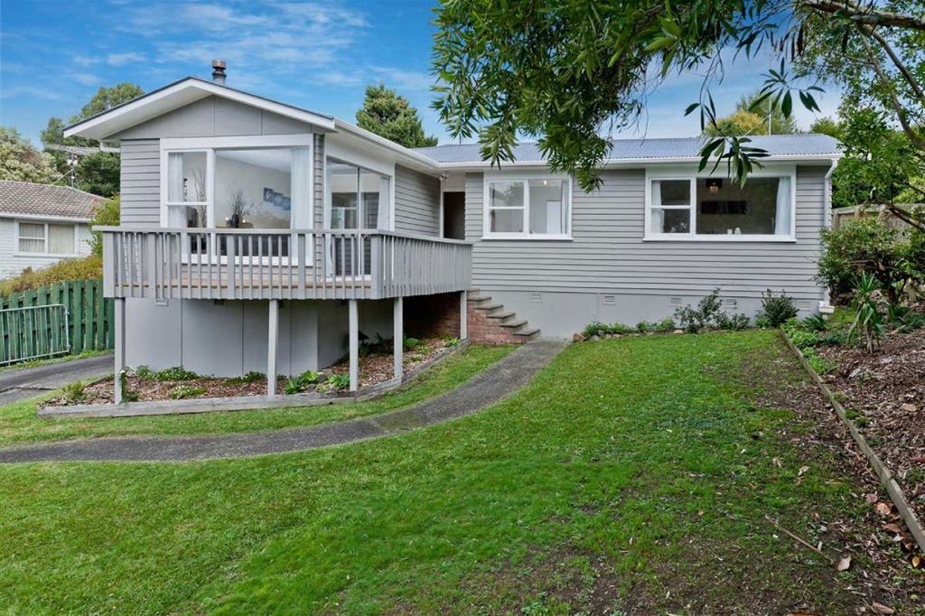 Property value 11 Rosalind Road, Glenfield realestate.co.nz