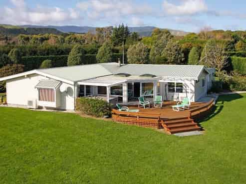105 Greenwood Boulevard, Otaki