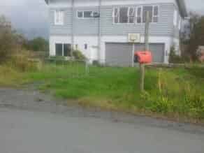 1 Journeys End, Tapora