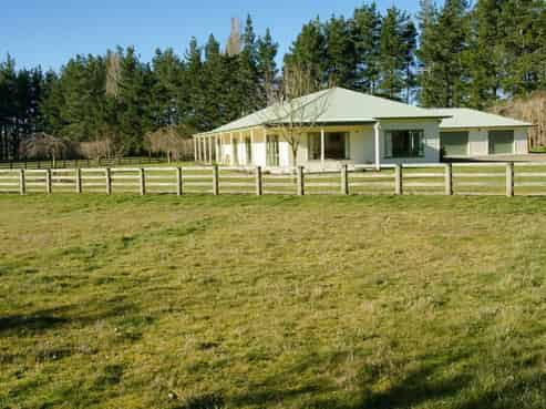 82 Station Road, Takapau