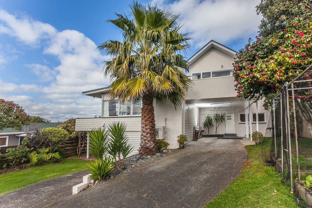 Property value 63 Parr Terrace, Castor Bay realestate.co.nz