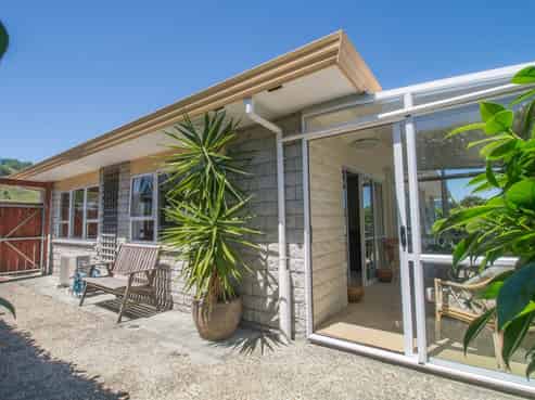 2/24 Ranui Road, Stoke