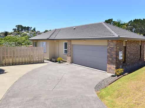 97 Unsworth Drive, Unsworth Heights