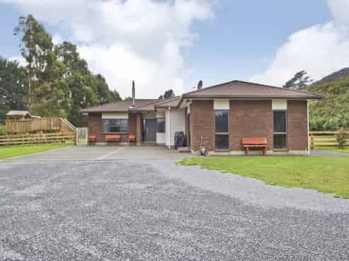 352 Coast Road, Pencarrow Head