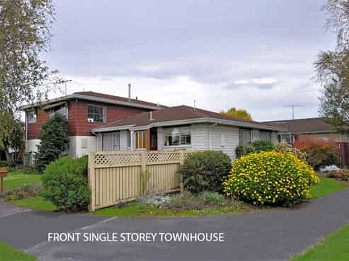 5 Salford Avenue, Redwood