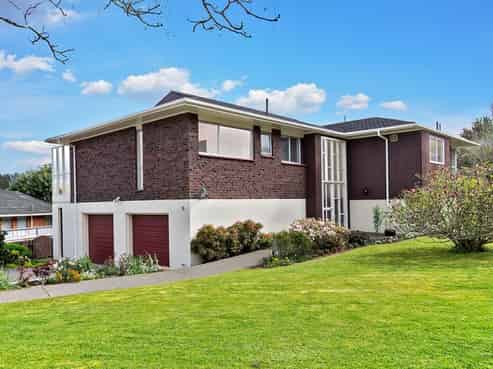 16 Andrea Place, Sunnyhills