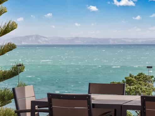 8 Pacific Parade, Army Bay