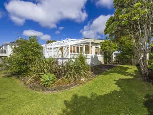 64 Browns Bay Road, Rothesay Bay