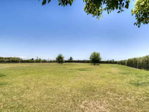 330 Riverbend Road, Meeanee