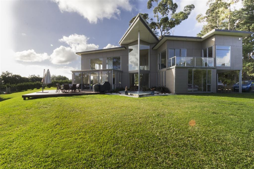 Property value 137 Wade River Road, Stanmore Bay realestate.co.nz