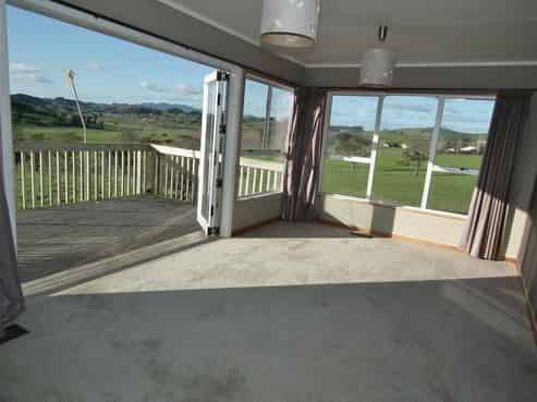 555 Arapohue Road, Arapohue