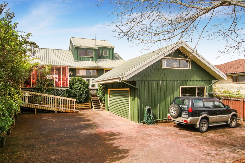 Property value 7 Puketaha Road, Swanson realestate.co.nz