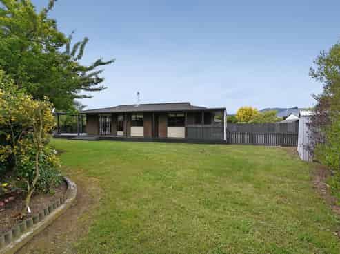 35 Starveall Street, Brightwater
