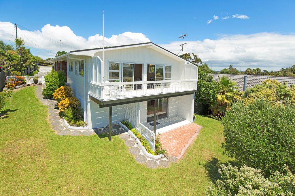 Property value 220 Whangaparaoa Road, Red Beach realestate.co.nz