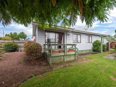 2 Lee Road, Hannahs Bay