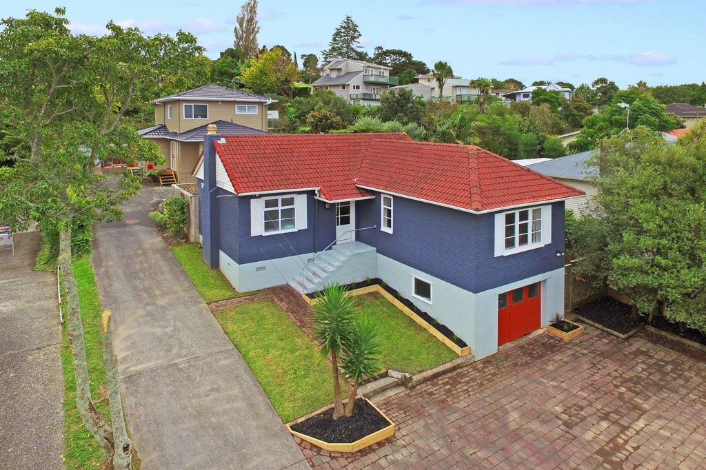 Property value 14A Hogans Road, Glenfield realestate.co.nz