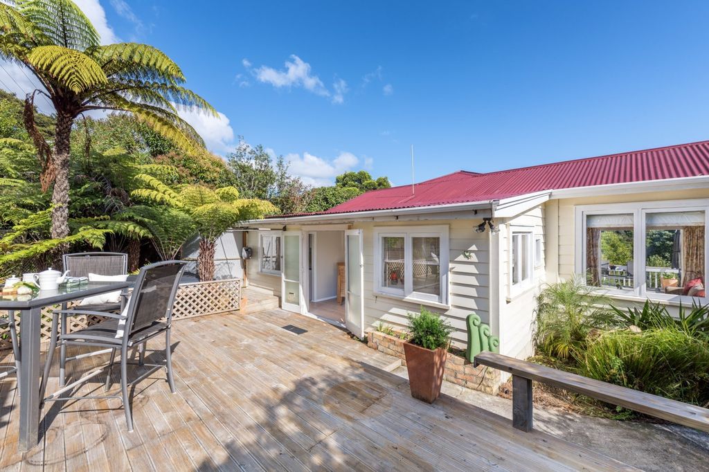 Property value 16 Rewa Road, Maraetai realestate.co.nz