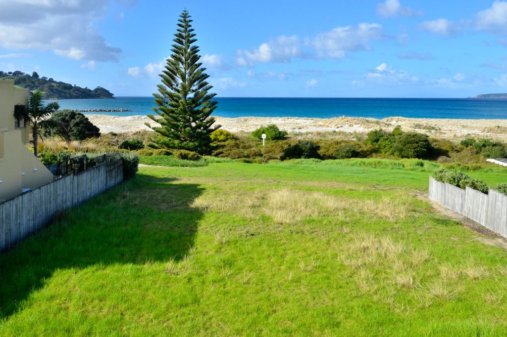 Property value 28 Rita Way, Omaha realestate.co.nz