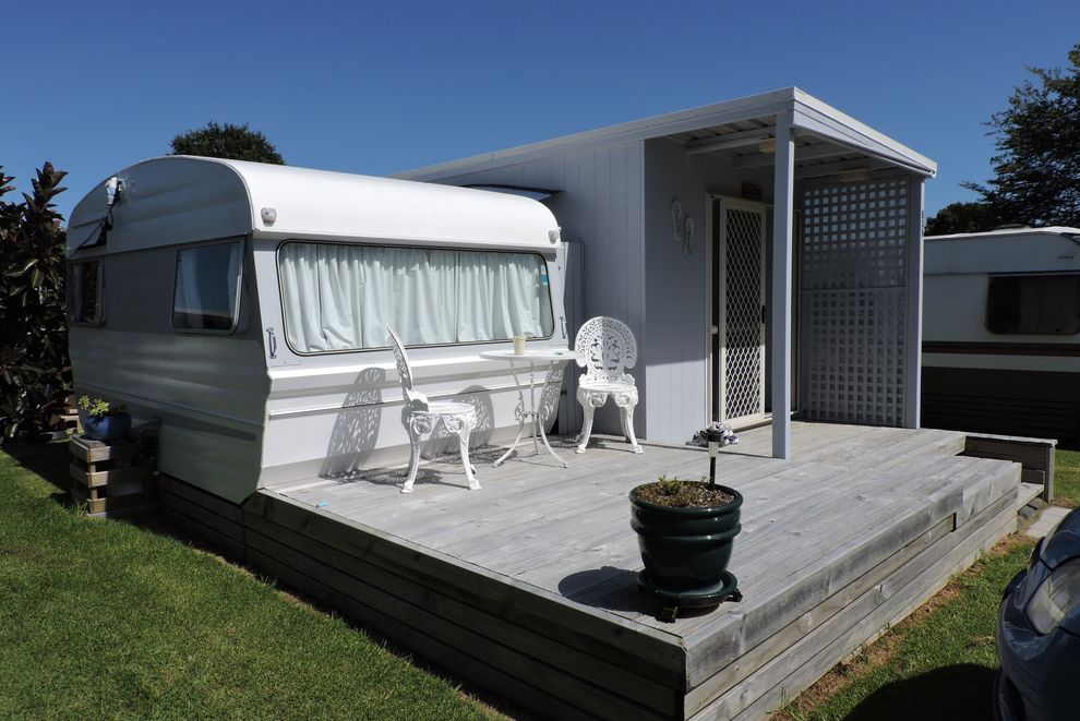 For sale Cute as a Button, Caravan & Annex E29, Te Puru Holiday Park