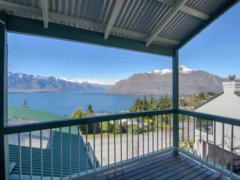 48A Greenstone Place, Fernhill/Sunshine Bay