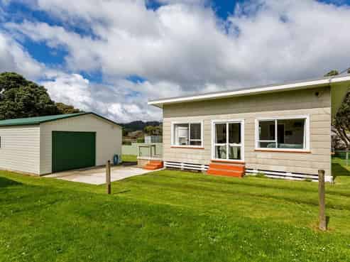 13 Hills Road, Tongaporutu