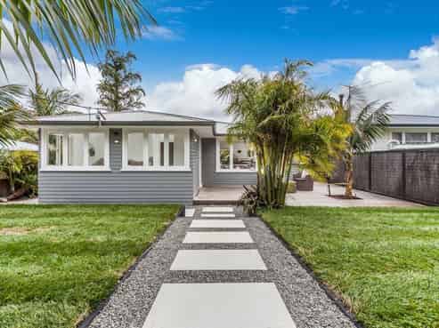 13 Amberley Avenue, Te Atatu South