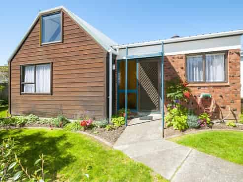 4/5 Bloomfield Terrace, Central Hutt