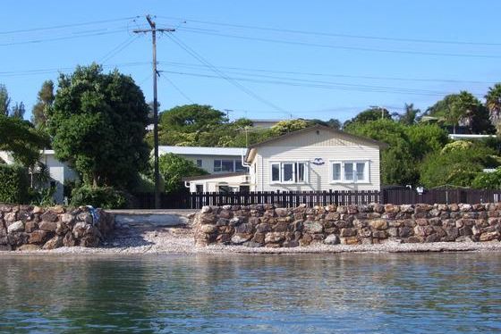 For Rent Beach Front Gull Cottage Blackpool Waiheke Island