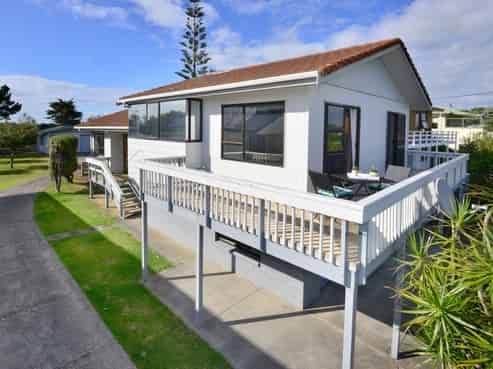 1347 Whangaparaoa Road, Army Bay