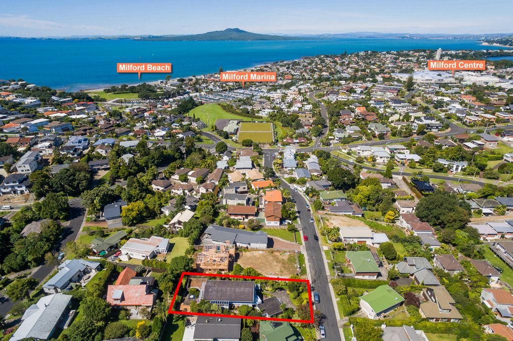 Property value 24 Bevyn Street, Castor Bay realestate.co.nz