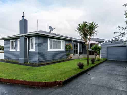 13E York Crescent, Westown