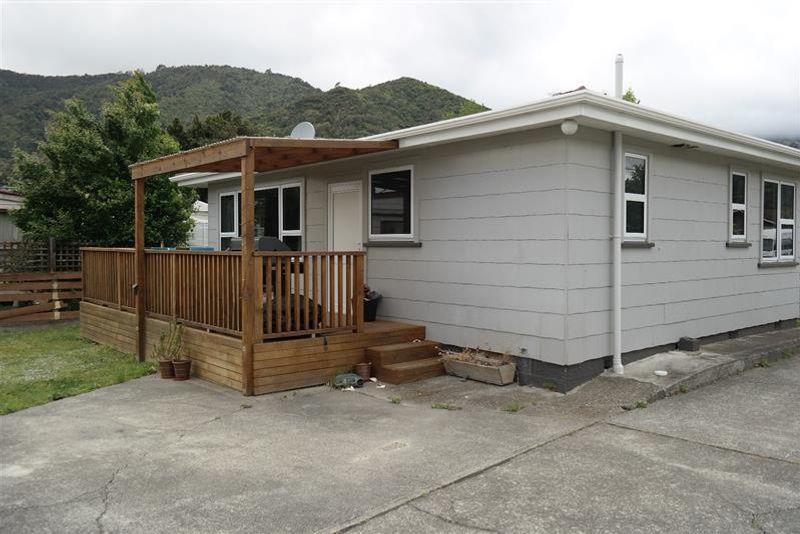 For rent 2 Bedroom house close to Picton town centre