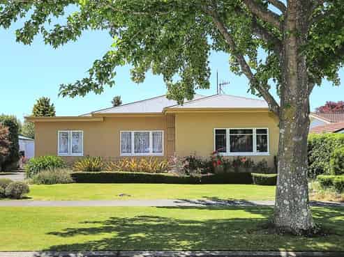 206 Leo Street, Akina